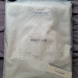 NWT Essential fear of God relax crewneck LONG SLEEVE SIZE: 3XL, COLOR: SEAL